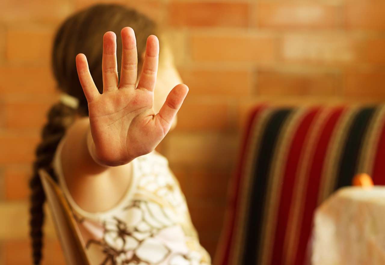 Voir un enfant pleurer, le consoler, l’aider… sans le sauver!